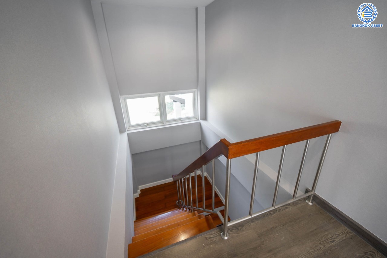 บ้านมือสองตกแต่งใหม่ ม.โนเบิล อุทยาน บรมราชชนนี-พุทธมณฑลสาย3 ห้องมุม เนื้อที่ 60 ตร.ว. ฟังก์ชัน 4 ห้องนอน 3 ห้องน้ำ บนทำเลศักยภาพ ใกล้ทางคู่ขนานลอยฟ้าบรมราชชนนี ม.มหิดล และ เพียง 10 นาทีถึงเซ็นทรัลศาลายา